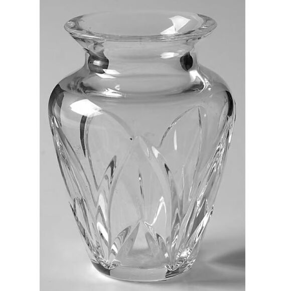 Attendants Collection
by WATERFORD CRYSTAL Mini 4” Flower Vase - Picture 1 of 3